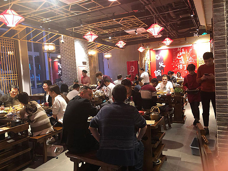 川味火鍋餐廳裝修設(shè)計,廣州裝飾公司,餐飲裝修,火鍋店裝修.jpg 川味火鍋餐廳裝修設(shè)計,廣州裝飾公司,餐飲裝修,火鍋店裝修.jpg