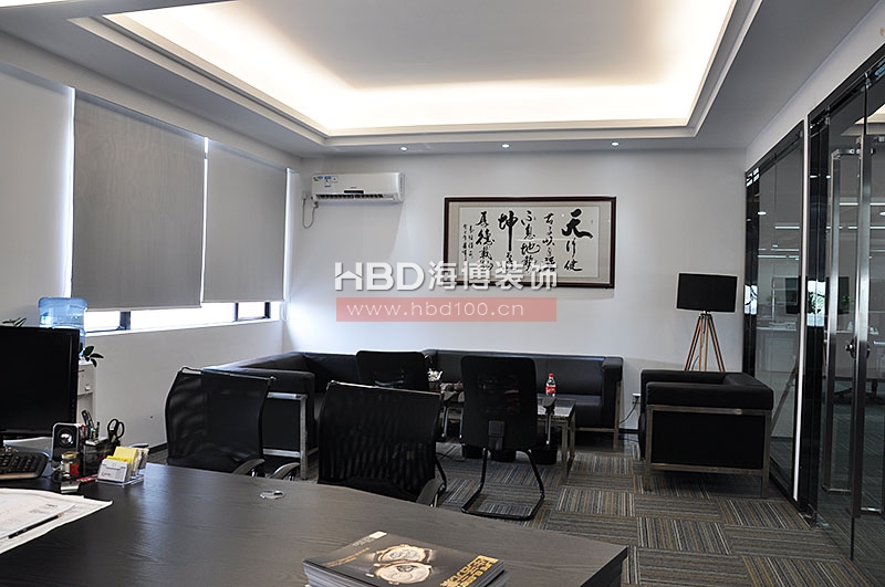 充滿質(zhì)感辦公室裝修設(shè)計.jpg 充滿質(zhì)感辦公室裝修設(shè)計.jpg